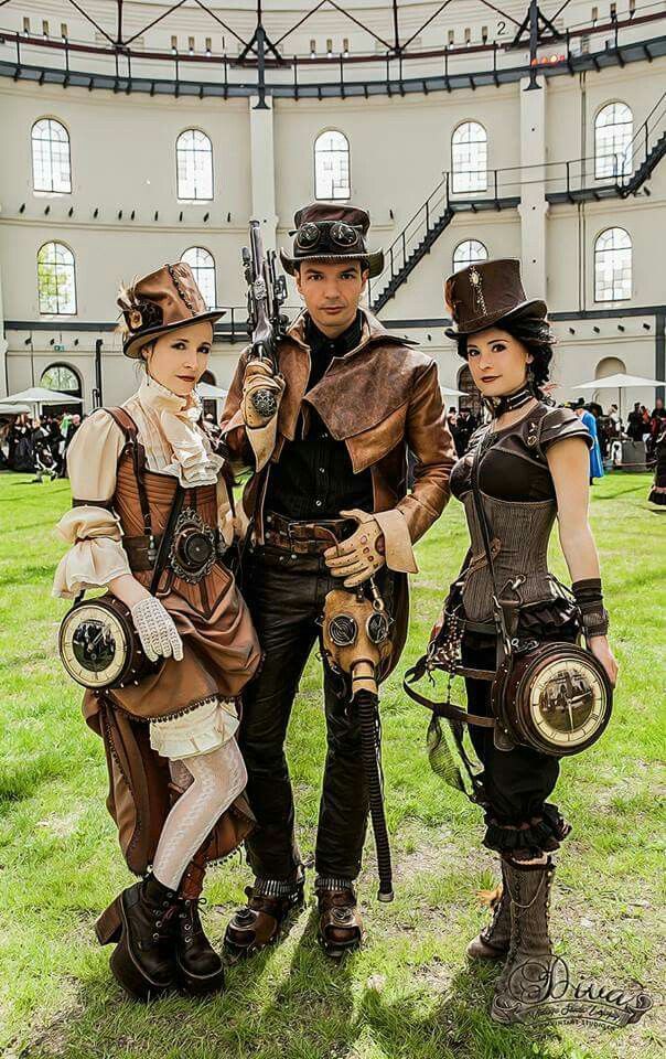 Amazing steampunk fashion products, jewelry, clothing, decor and gadgets for cosplay or not...